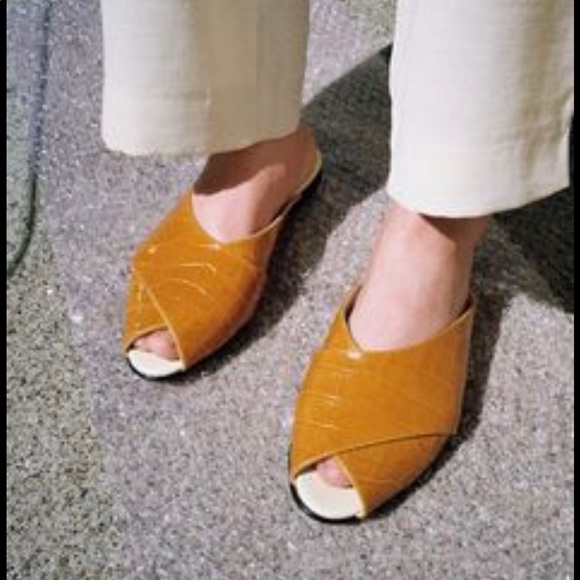 Trademark Pajama Sandal in Camel Size 40 US 9 - Picture 2 of 8